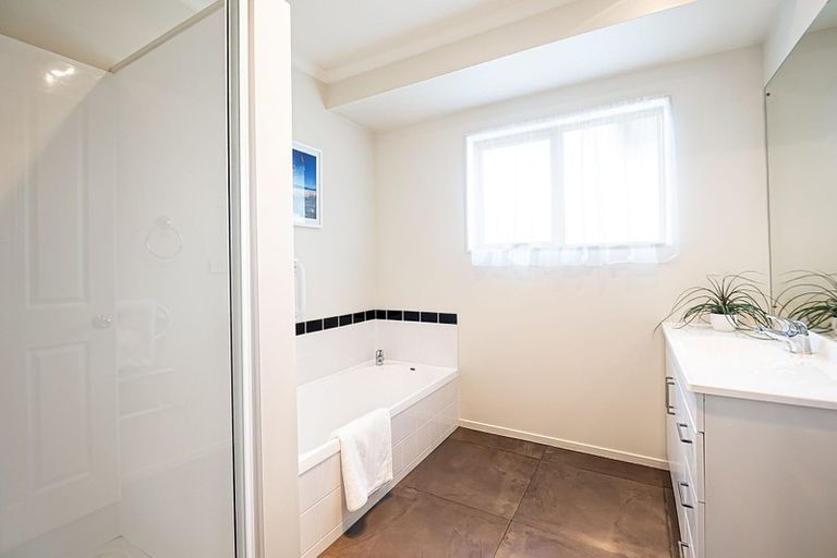 Photo of property in 84 Tauranga Place, Orewa, 0931