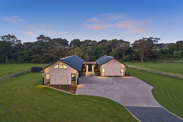 Photo of property in 58 Kidd Road, Waiuku, 2682