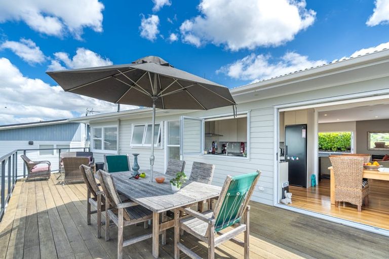 Photo of property in 137 Sandspit Road, Shelly Park, Auckland, 2014