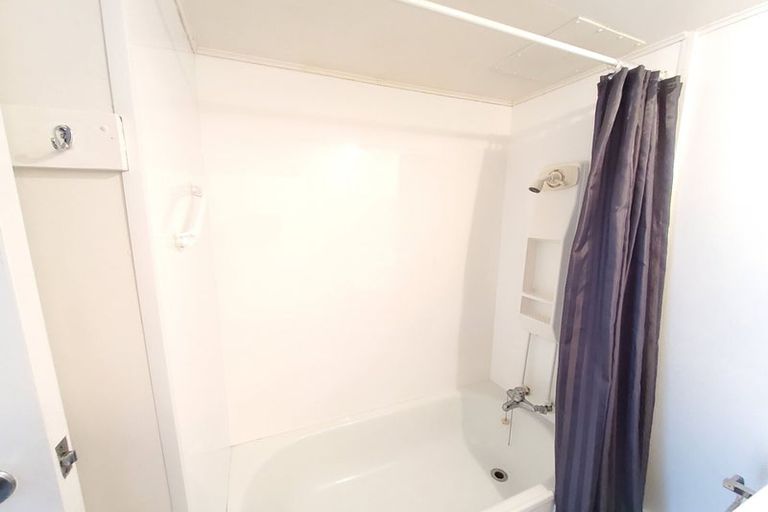 Photo of property in Churchill Flats, 213 The Terrace, Wellington Central, Wellington, 6011