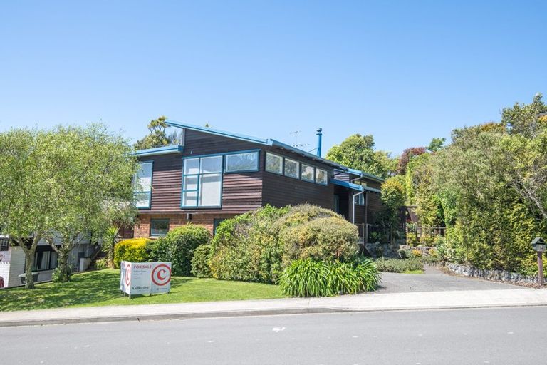 Photo of property in 72 Churton Drive, Churton Park, Wellington, 6037