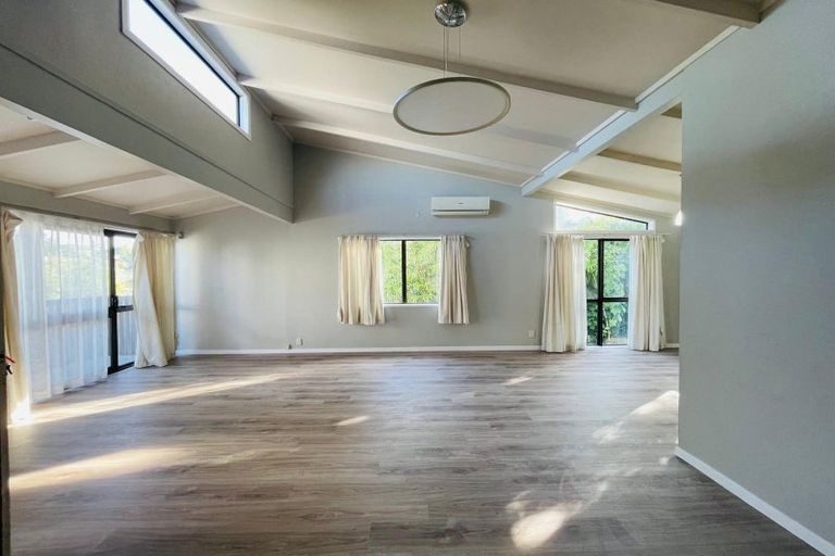 Photo of property in 30 Mannering Place, Hillcrest, Auckland, 0627