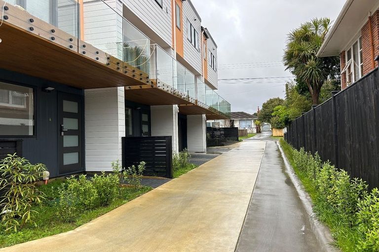 Photo of property in 3/30 Woodford Avenue, Henderson, Auckland, 0610