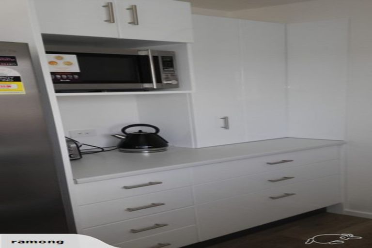 Photo of property in 104a Glanmire Road, Newlands, Wellington, 6037