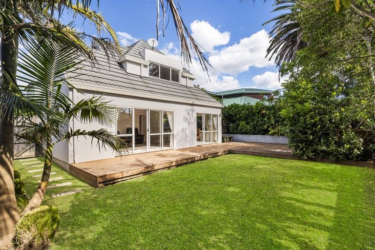 Photo of property in 2/13 Eversleigh Road, Belmont, Auckland, 0622