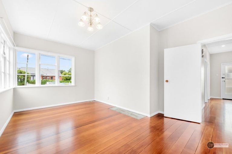 Photo of property in 10 Rumgay Street, Fairfield, Lower Hutt, 5011