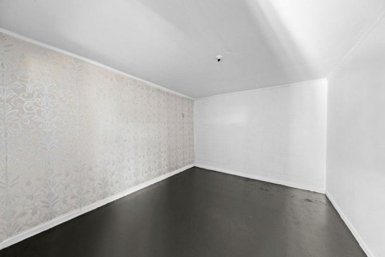 Photo of property in 3 Airedale Place, Waitara, 4320