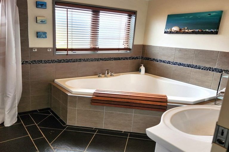 Photo of property in 28 Wellesley Street, Feilding, 4702