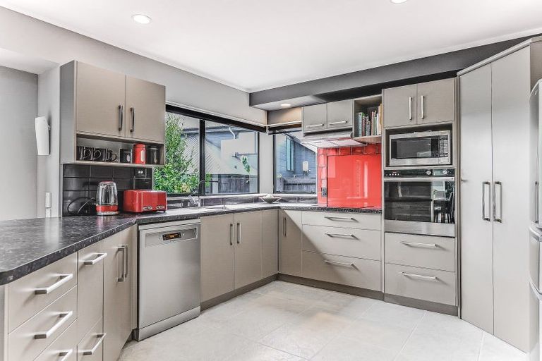 Photo of property in 6 Ben Nevis Place, Nawton, Hamilton, 3200