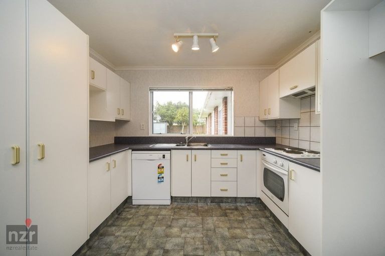 Photo of property in 5 Rosebank Avenue, Kelvin Grove, Palmerston North, 4414
