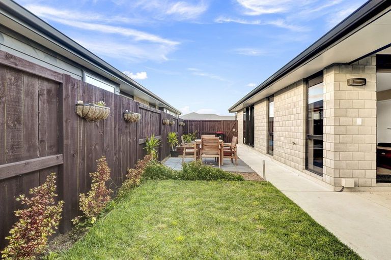 Photo of property in 33 Taioma Close, Papamoa, 3118