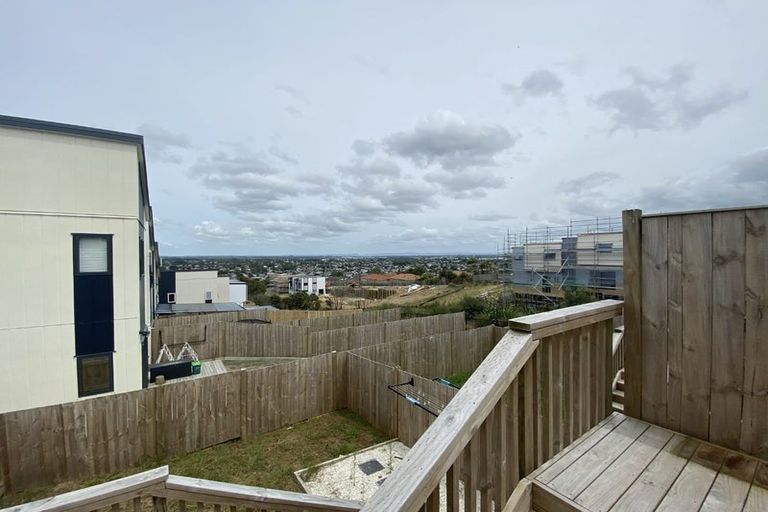 Photo of property in 15b Crestview Rise, Papakura, 2110