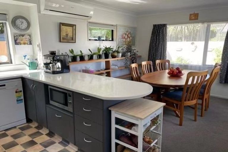 Photo of property in 65 Leighton Avenue, Waiwhetu, Lower Hutt, 5010