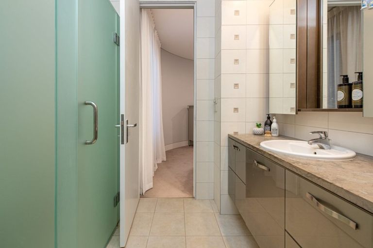 Photo of property in 2/214a Lake Road, Hauraki, Auckland, 0622