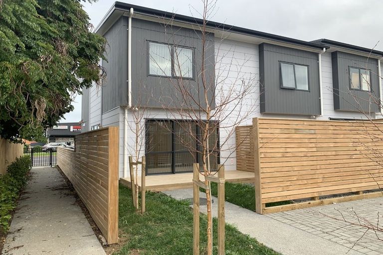 Photo of property in 468c Roscommon Road, Clendon Park, Auckland, 2103