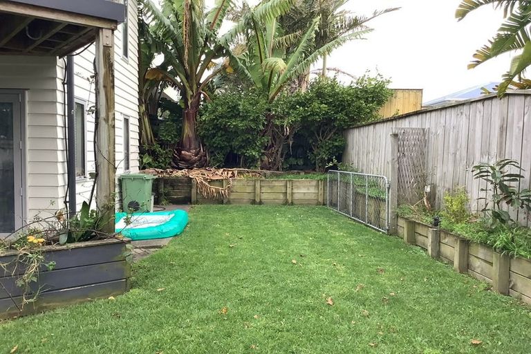 Photo of property in 1/12 Speedy Crescent, Hillcrest, Auckland, 0627