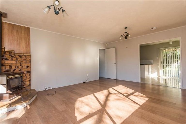 Photo of property in 49 Donovan Avenue, Massey, Auckland, 0614