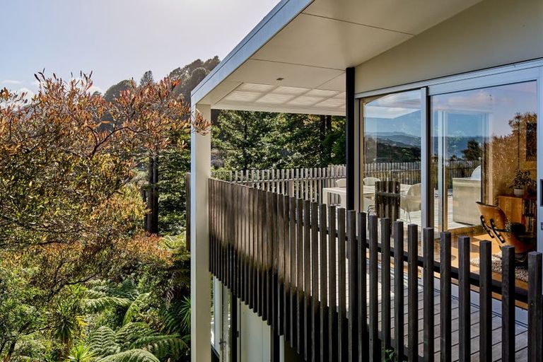 Photo of property in 4 Francis Bell Grove, Lowry Bay, Lower Hutt, 5013