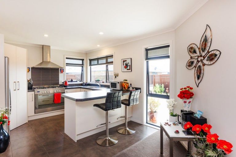 Photo of property in 14 Lorenzo Place, Kelvin Grove, Palmerston North, 4414