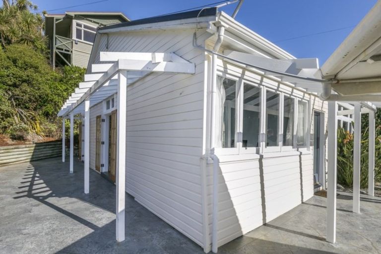 Photo of property in 21 Beach Street, Island Bay, Wellington, 6023