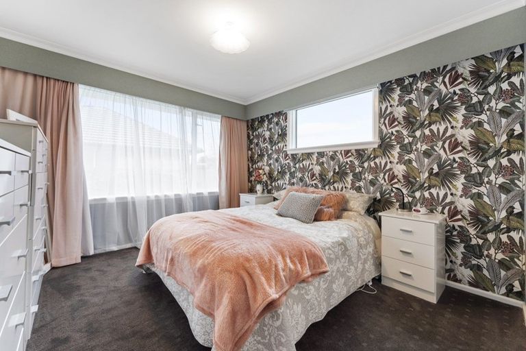 Photo of property in 17 Oriana Crescent, Hornby, Christchurch, 8042