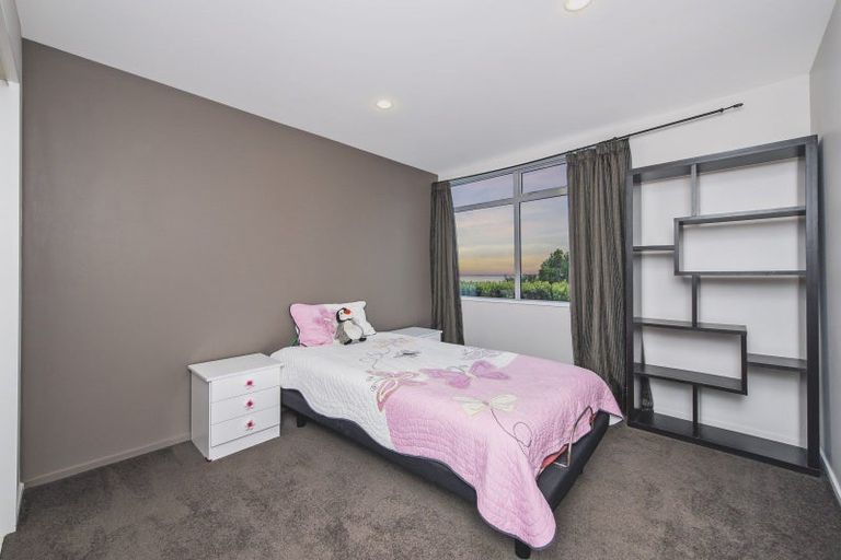 Photo of property in 2 Redcliffs View Lane, Redcliffs, Christchurch, 8081
