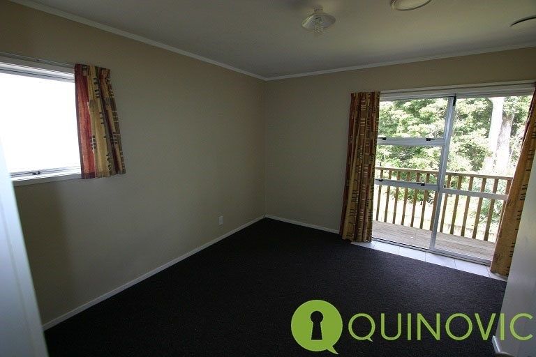 Photo of property in 2/23 Luckens Road, West Harbour, Auckland, 0618