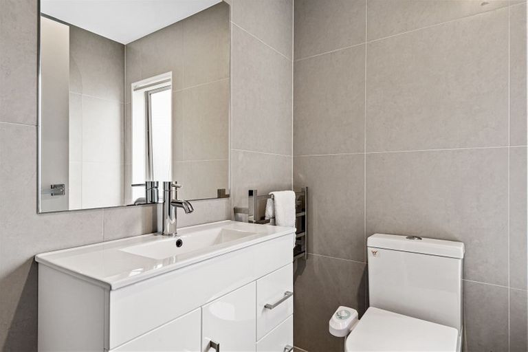 Photo of property in 8/147 Albany Highway, Unsworth Heights, Auckland, 0632