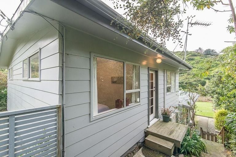 Photo of property in 1/20 Doris Gordon Crescent, Crofton Downs, Wellington, 6035