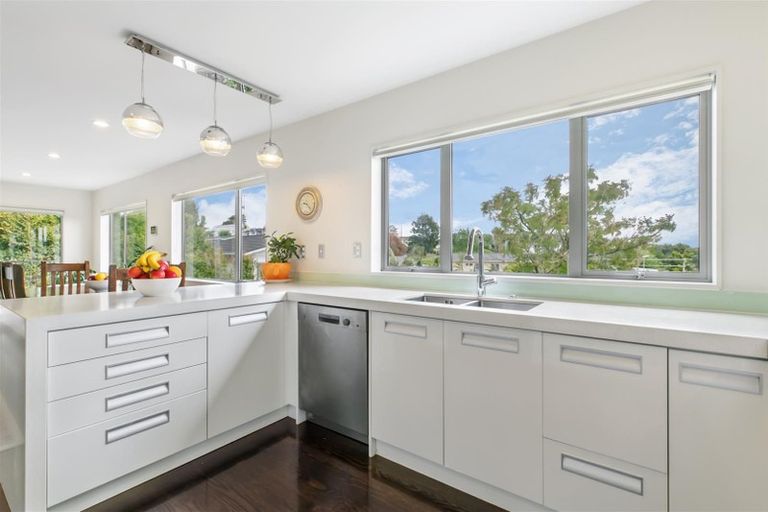 Photo of property in 2b St Clair Place, Browns Bay, Auckland, 0630