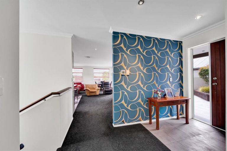 Photo of property in 15 Mangorei Road, Strandon, New Plymouth, 4312