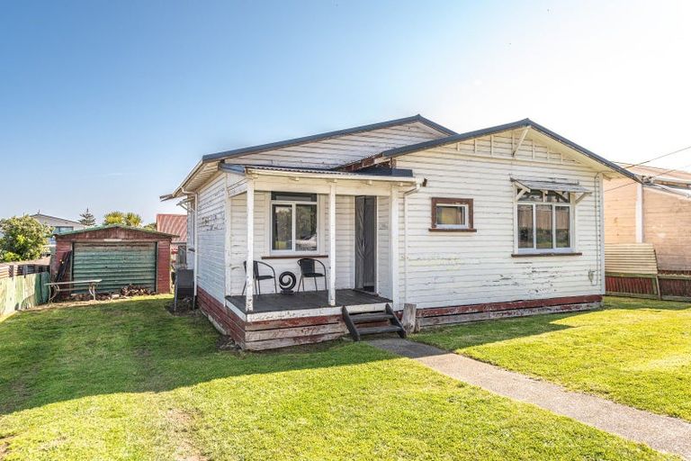 Photo of property in 17 Matai Street, Castlecliff, Whanganui, 4501