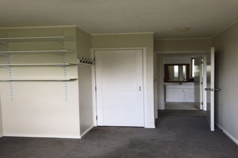 Photo of property in 4 Felicity Place, Unsworth Heights, Auckland, 0632