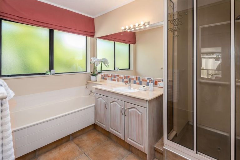 Photo of property in 43 Headcorn Place, Botany Downs, Auckland, 2010