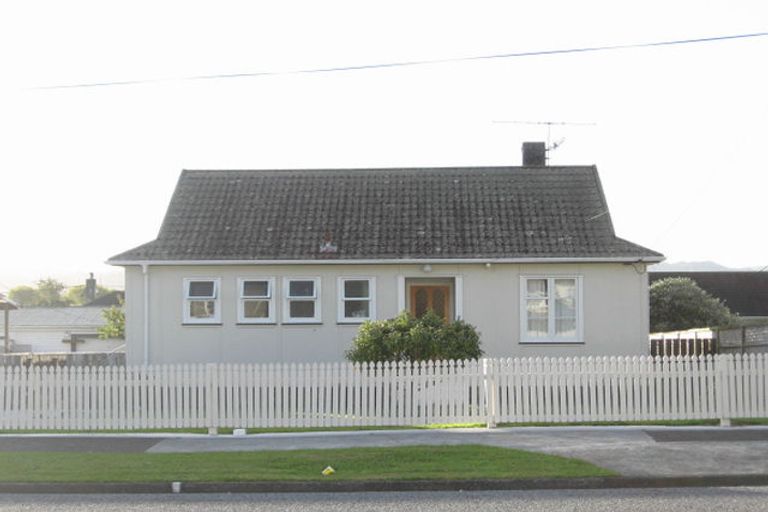 Photo of property in 125 Waddington Drive, Naenae, Lower Hutt, 5011