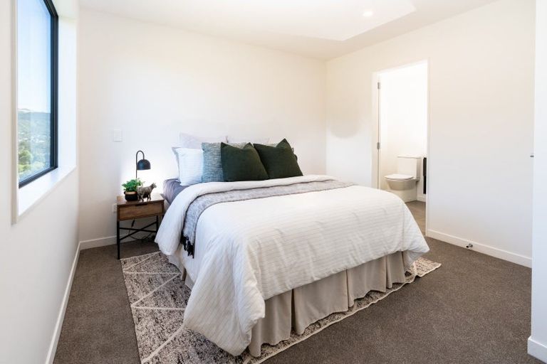 Photo of property in 84 Ara Paiwhenua, Tawa, Wellington, 5028