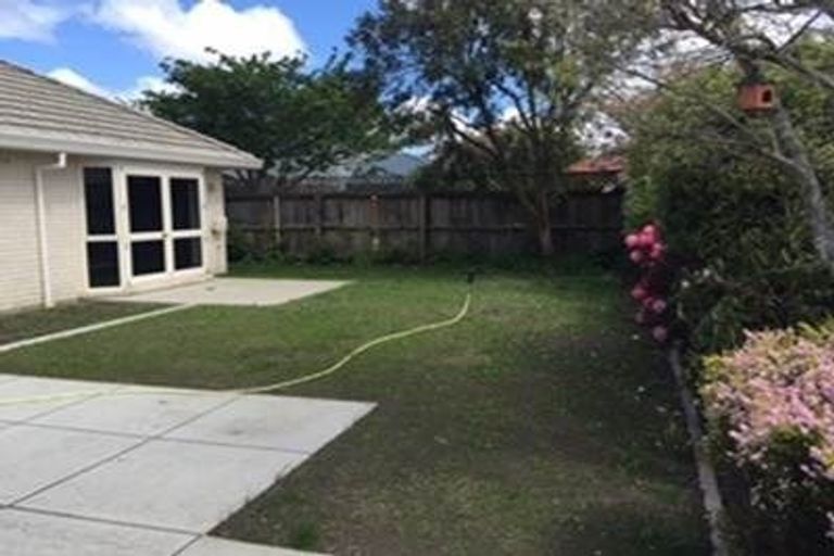 Photo of property in 21 Monterey Place, Parklands, Christchurch, 8083