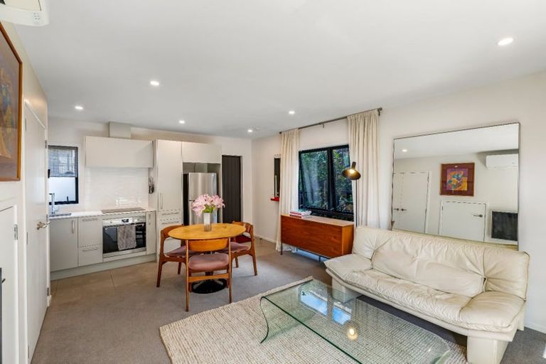 Photo of property in 1/8 Valron Road, Te Atatu South, Auckland, 0602