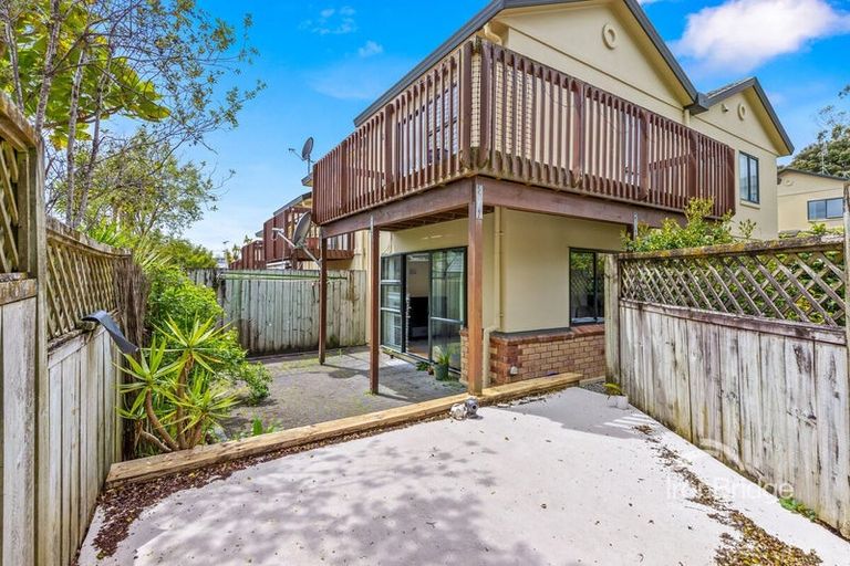 Photo of property in 1/6 Sunnydale Place, Oteha, Auckland, 0632