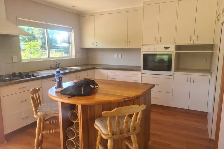 Photo of property in 28 Leeton Drive, Waipukurau, 4200