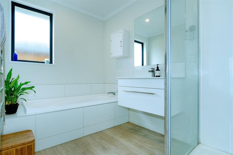 Photo of property in 17 Eric Melrose Lane, Halswell, Christchurch, 8025