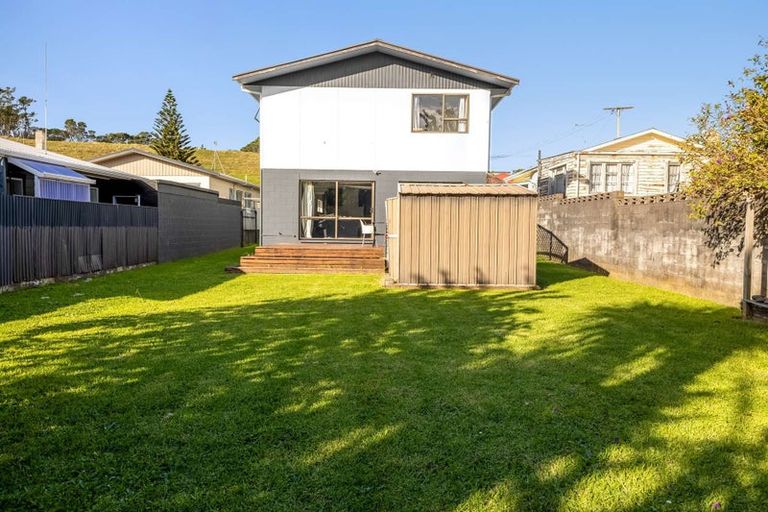 Photo of property in 84 Pioneer Road, Moturoa, New Plymouth, 4310