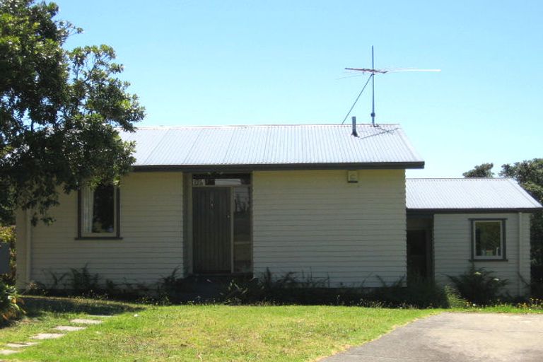 Photo of property in 61 Taurus Crescent, Beach Haven, Auckland, 0626