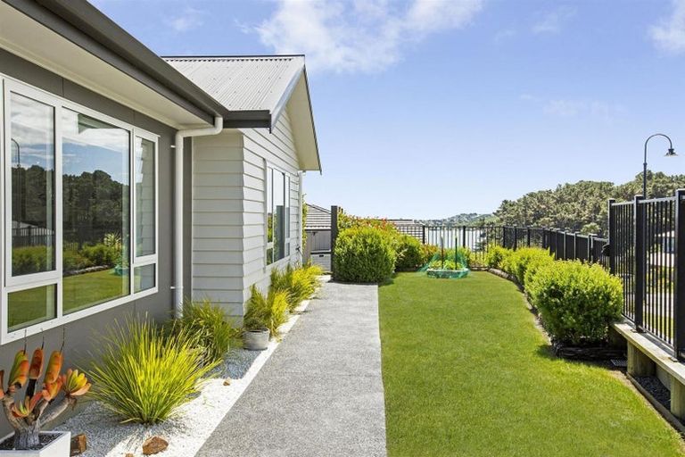 Photo of property in 35 Margaret Shields Avenue, Aotea, Porirua, 5024