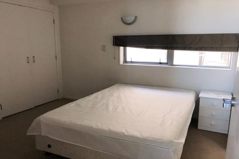 Photo of property in Alpha Apartments, 702/17 Vogel Lane, Auckland Central, Auckland, 1010
