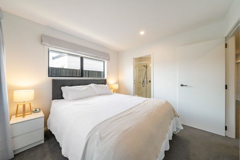 Photo of property in 3 Thornbury Lane, Timberlea, Upper Hutt, 5018