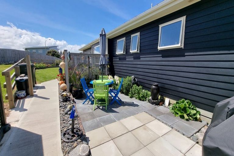 Photo of property in 3 Tua Tua Place, Baylys Beach, Dargaville, 0377