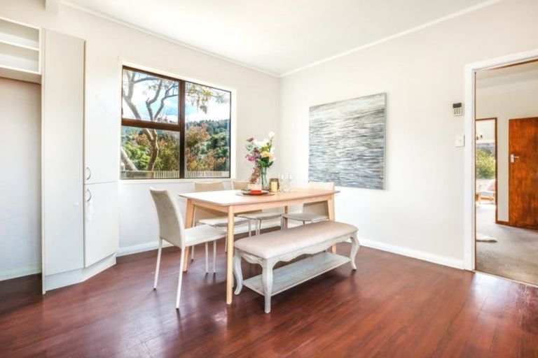 Photo of property in 19a Lyndhurst Road, Tawa, Wellington, 5028