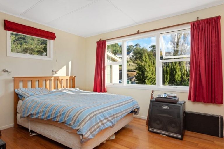 Photo of property in 27 Seaview Crescent, Picton, 7220