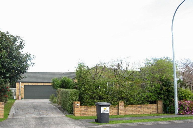 Photo of property in 9 Taylor Place, Merrilands, New Plymouth, 4312